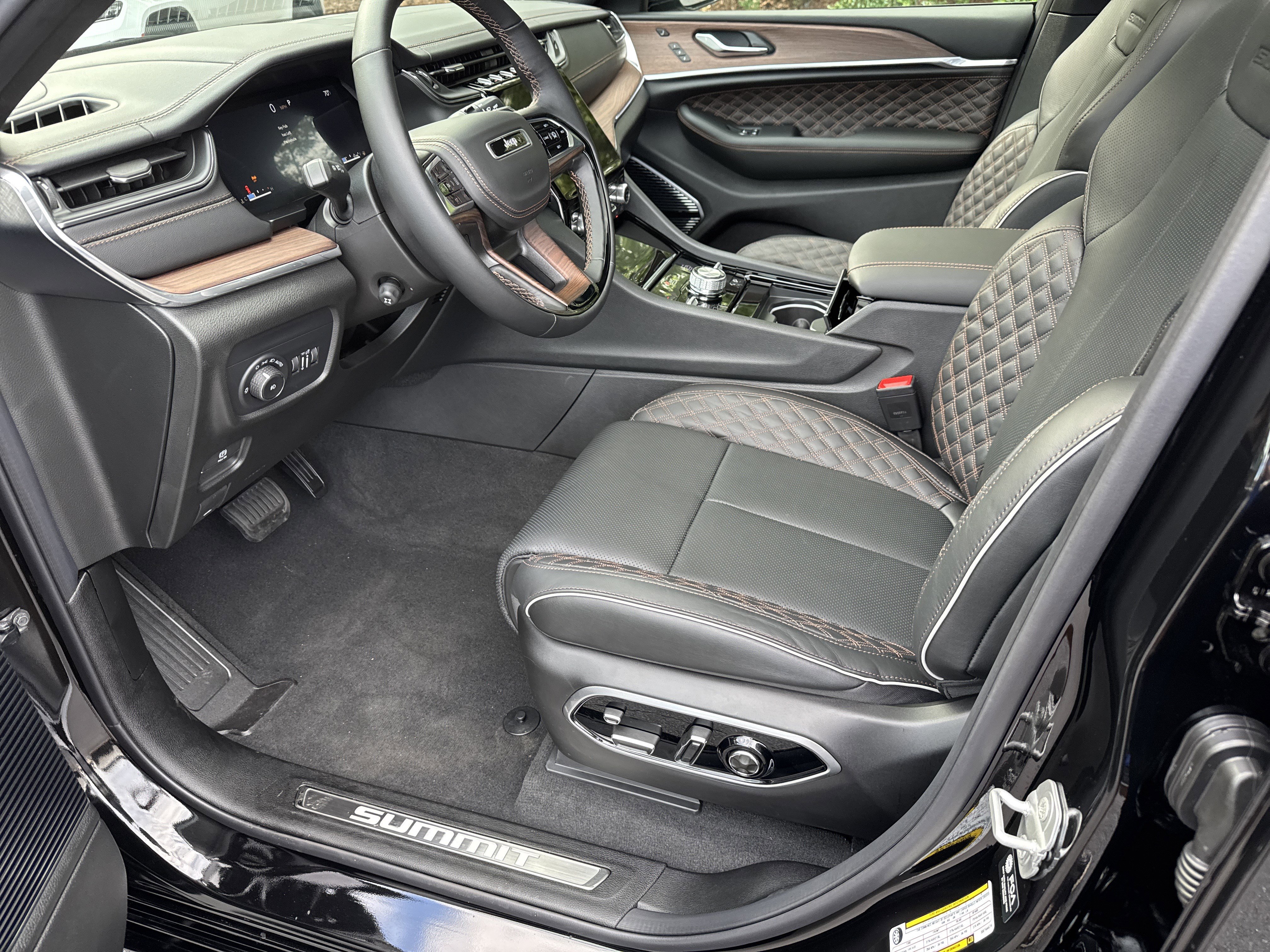 New 2025 Jeep Grand Cherokee L Summit w/ Obsidian Package image 16