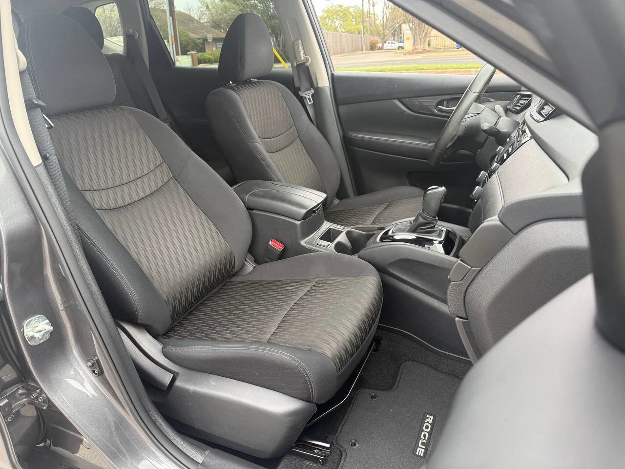 Used 2017 Nissan Rogue SV FWD image 14