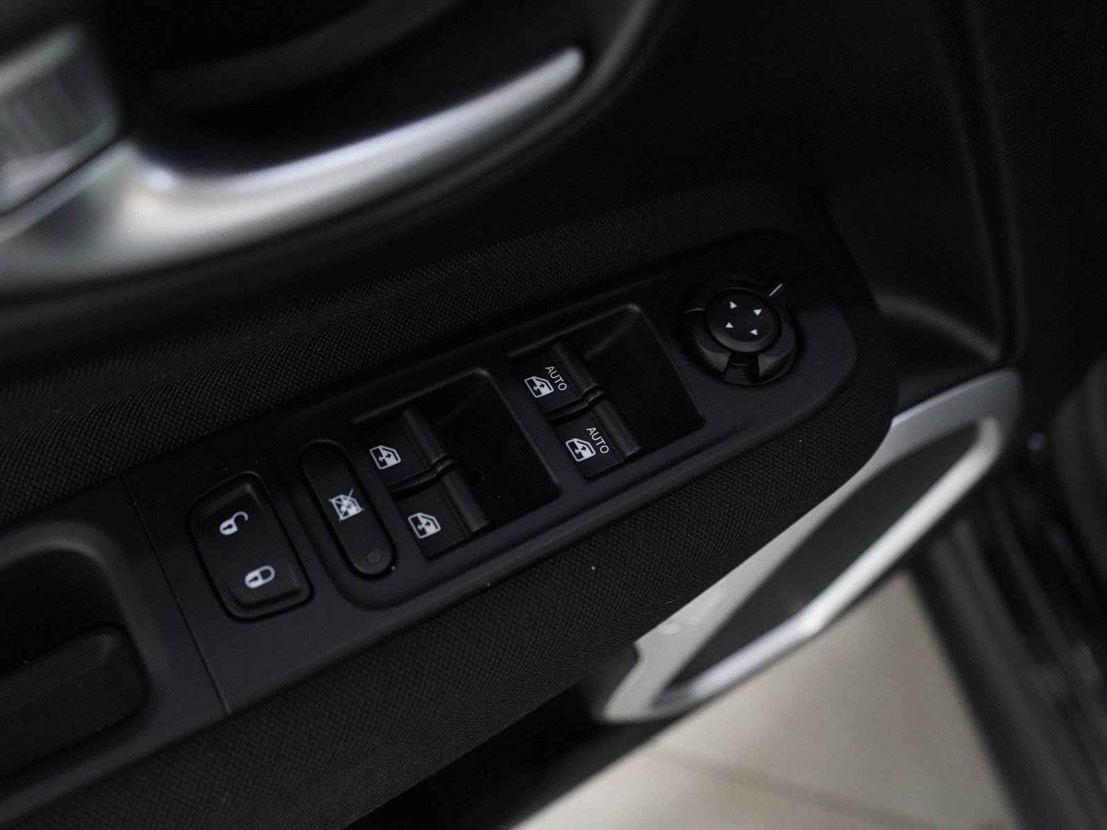 Used 2019 Jeep Renegade Latitude w/ Popular Equipment Group image 21