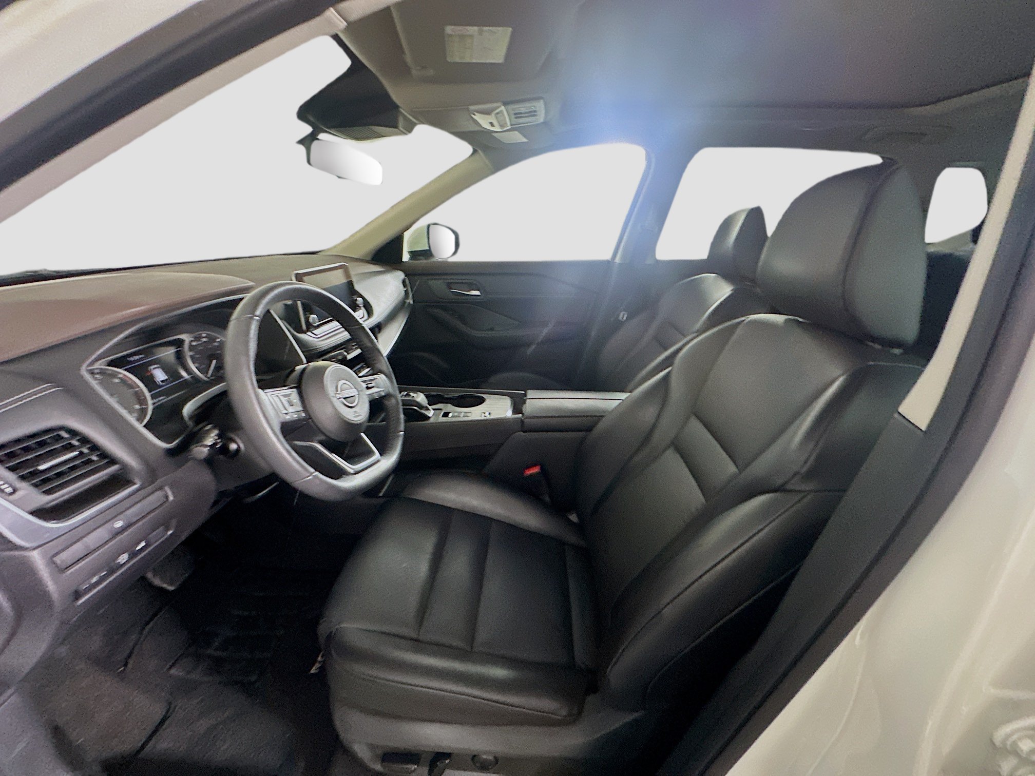 Used 2023 Nissan Rogue SV w/ SV Premium B Package FWD image 13