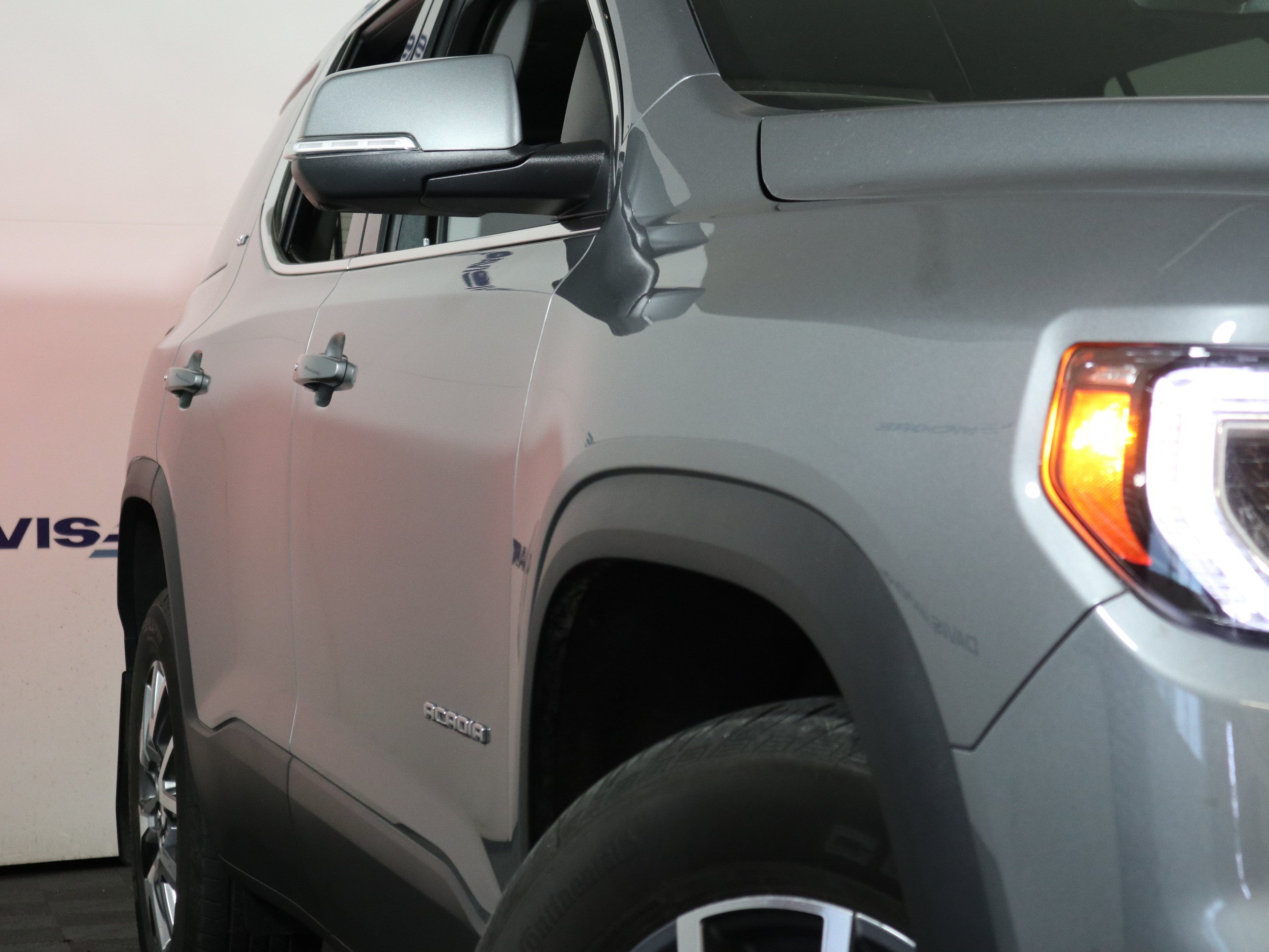 Used 2023 GMC Acadia SLT w/ Technology Package FWD image 3