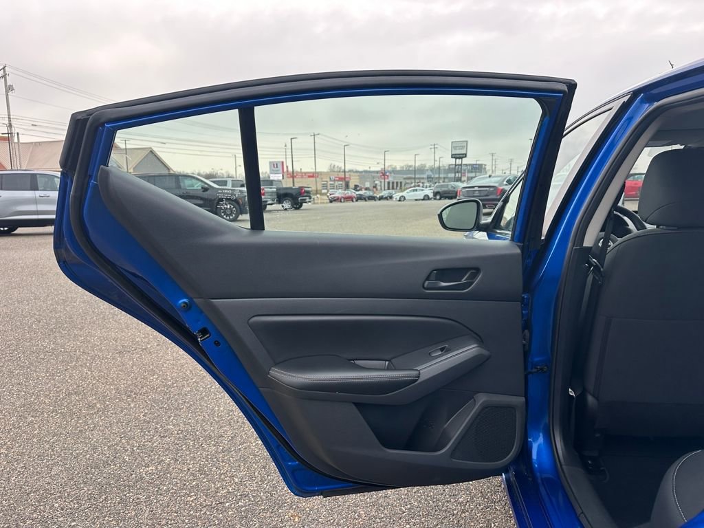 Used 2025 Nissan Altima 2.5 SV FWD image 9