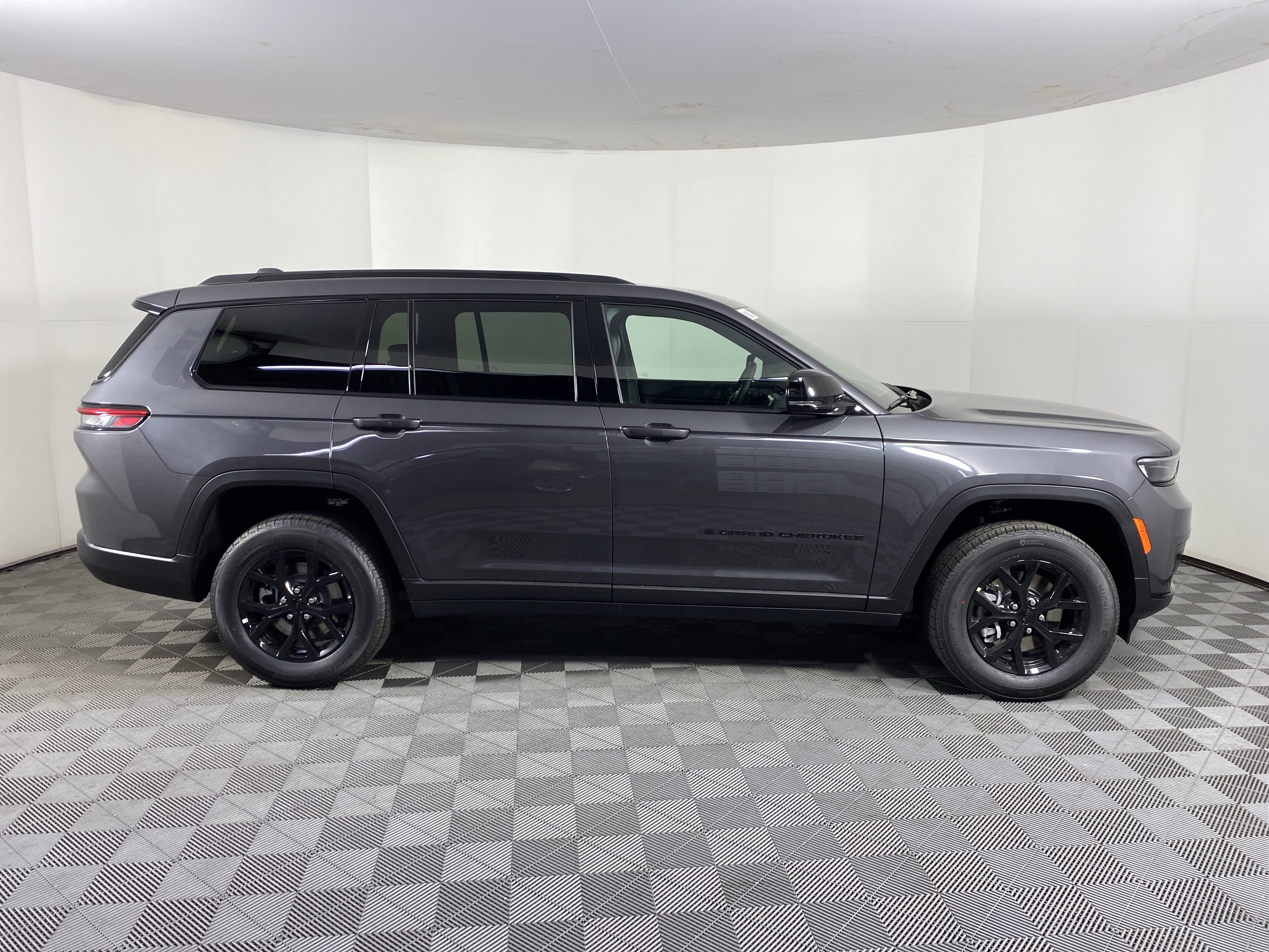 New 2025 Jeep Grand Cherokee L Altitude image 6
