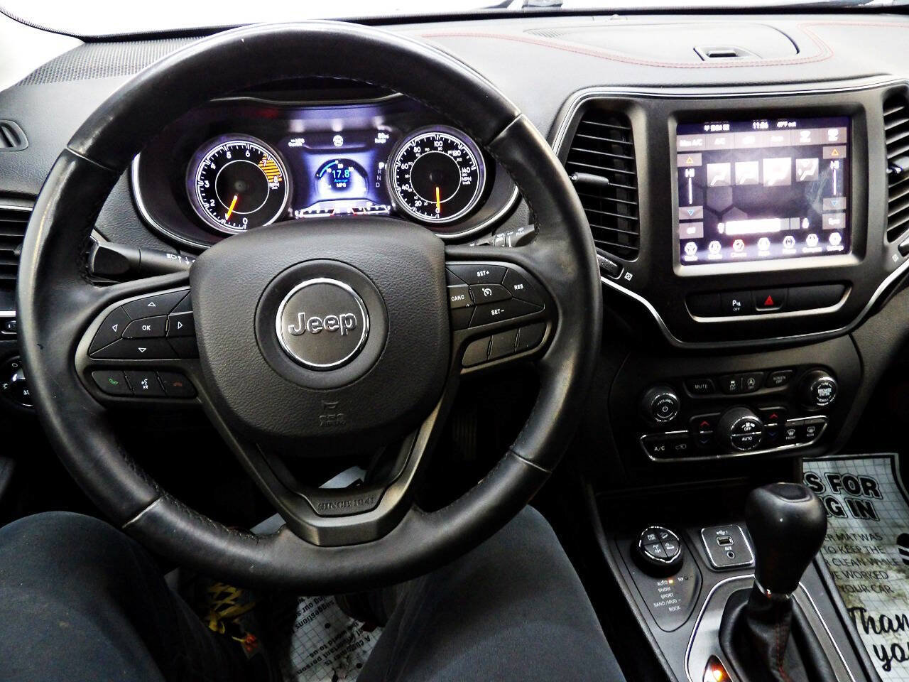 Used 2019 Jeep Cherokee Trailhawk AWD/4WD image 17