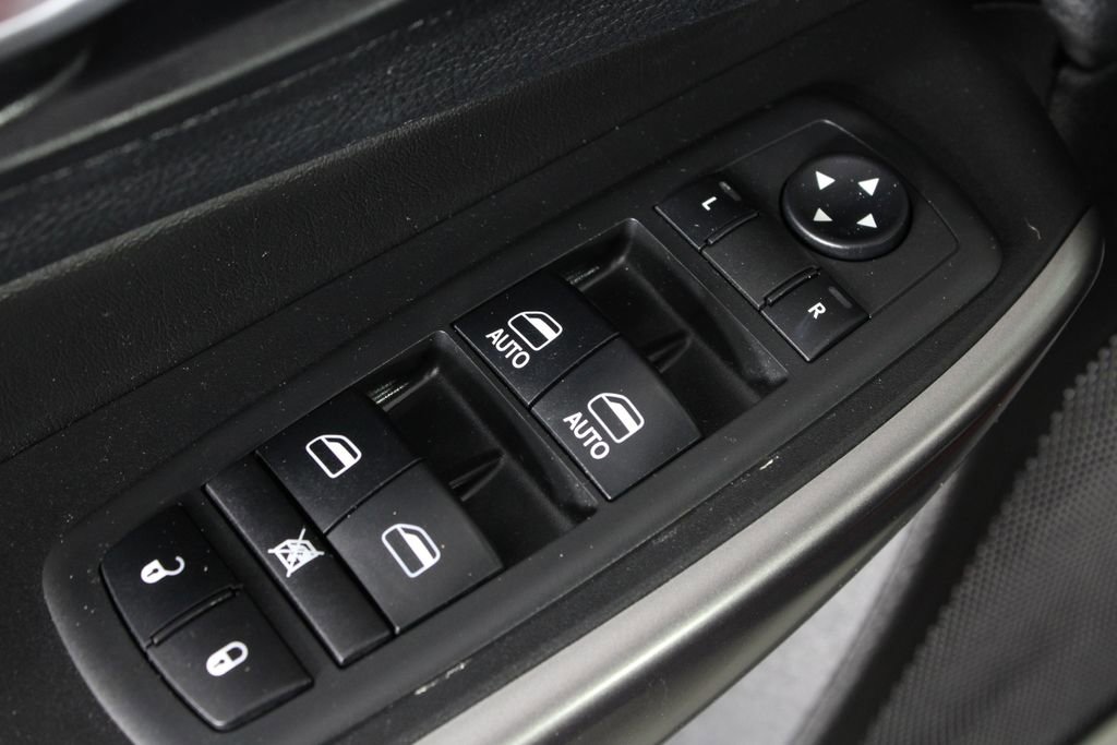 Used 2019 Jeep Cherokee Limited image 23