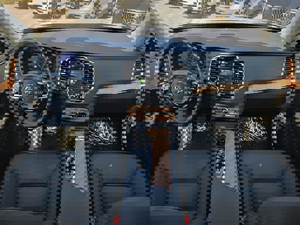 Used 2025 Volvo XC90 T8 Plus w/ Protection Package Premier image 9