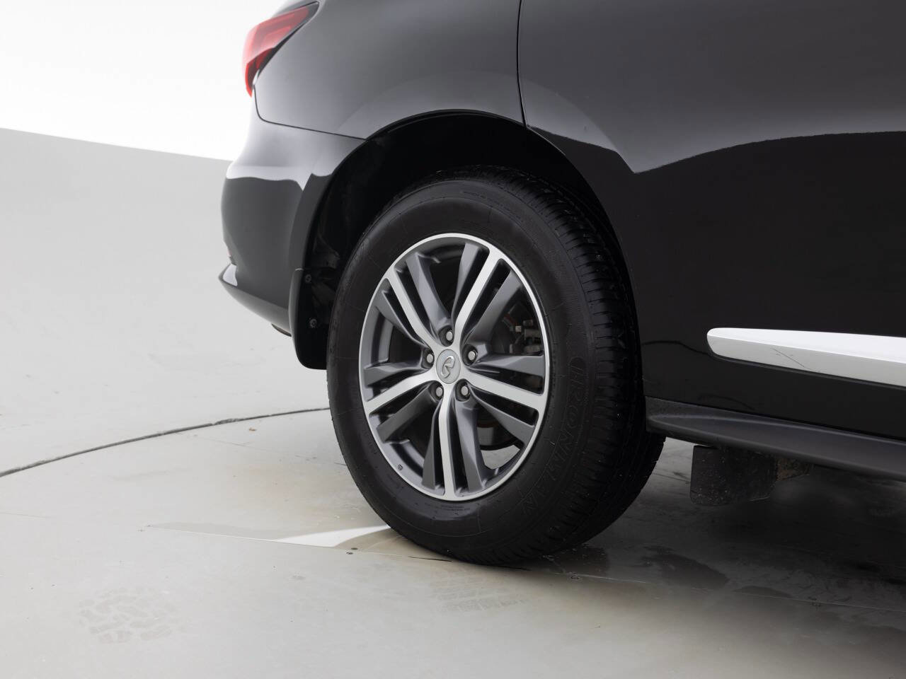 Used 2019 INFINITI QX60 Luxe w/ Essential Package image 19