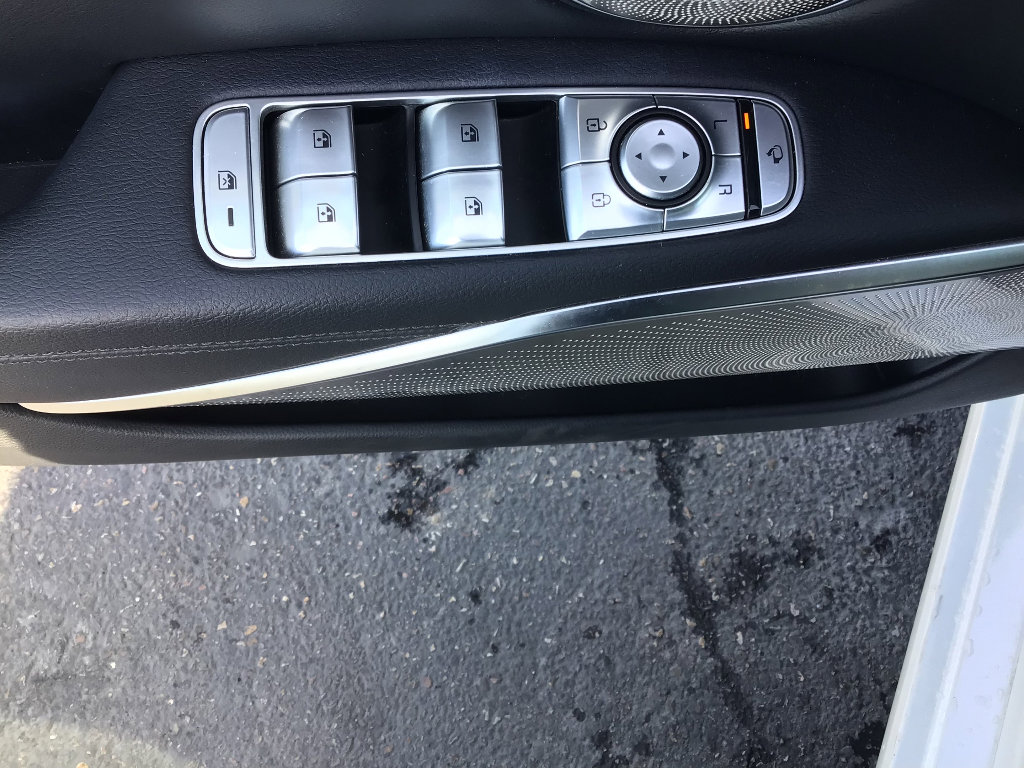 Used 2019 Kia K900 Luxury w/ VIP Package image 8