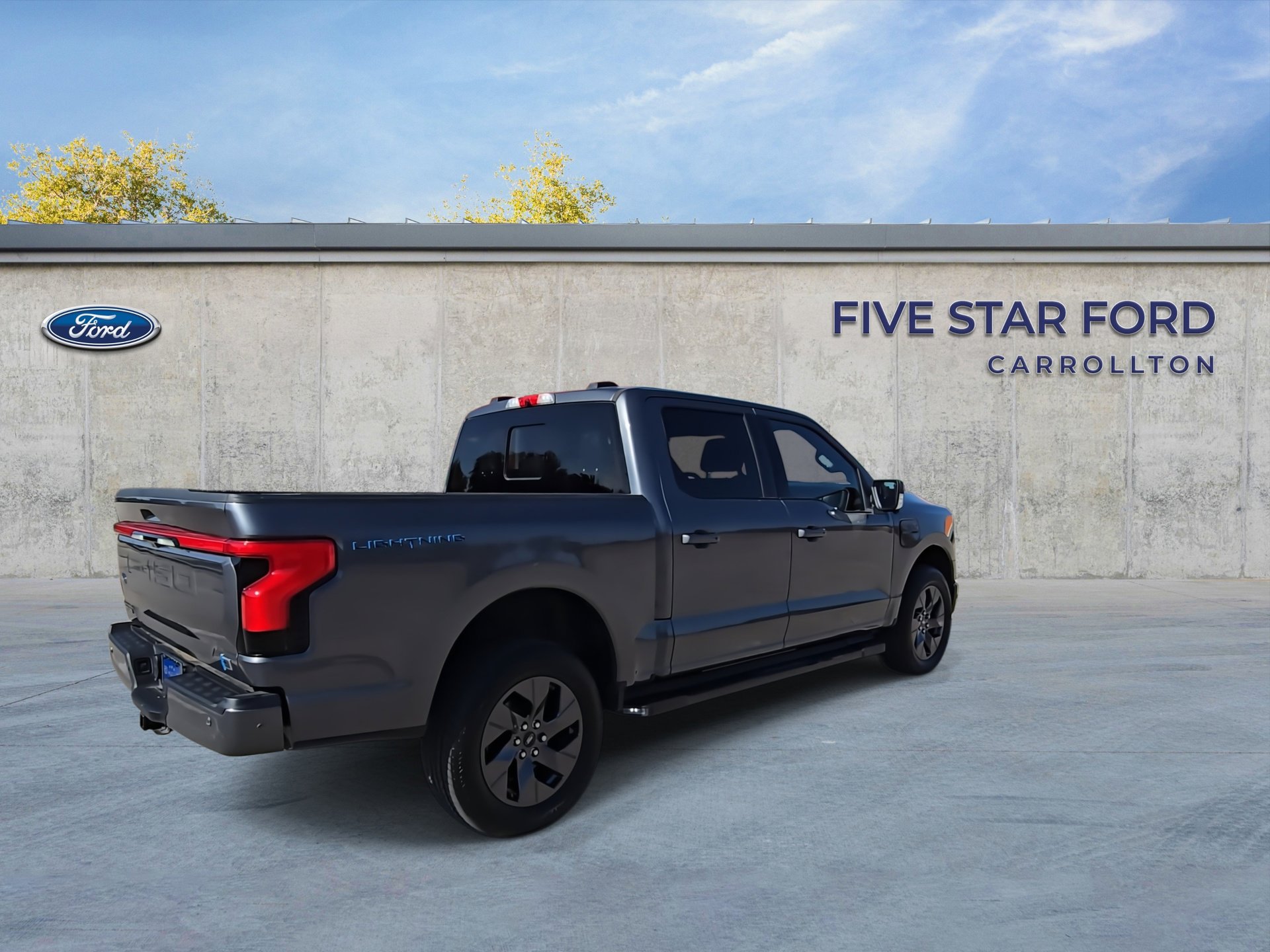 Used 2023 Ford F150 Lightning 4x4 SuperCrew image 9