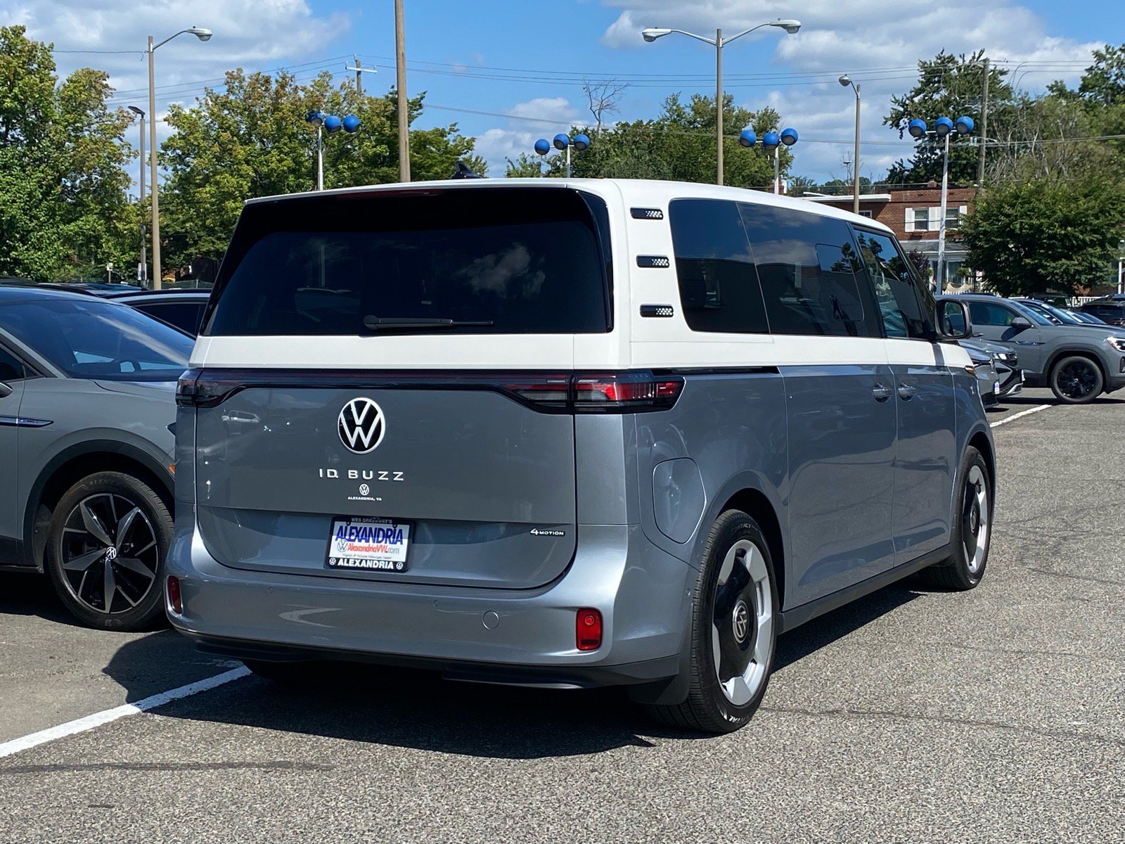 Certified 2025 Volkswagen ID. Buzz Pro S Plus AWD/4WD image 3