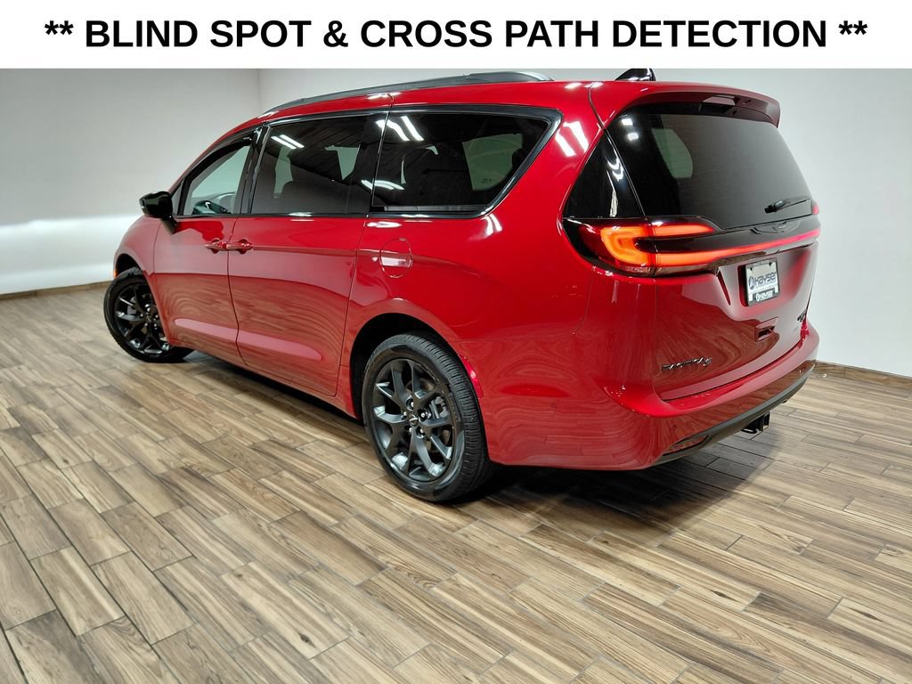 Used 2025 Chrysler Pacifica Limited w/ Uconnect Theater Family Group AWD/4WD image 23