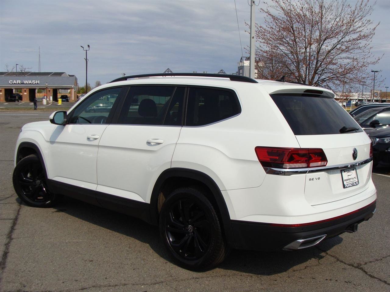 Used 2022 Volkswagen Atlas SE w/ Black Wheel Package FWD image 4