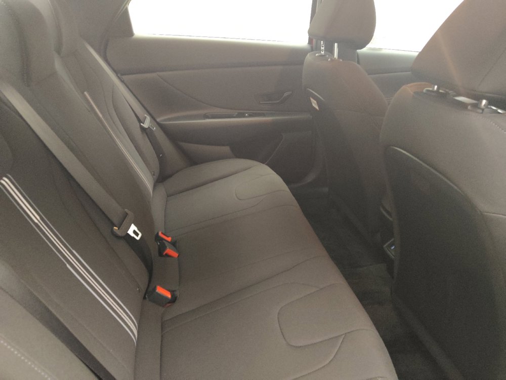 Used 2025 Hyundai Elantra Sport image 19