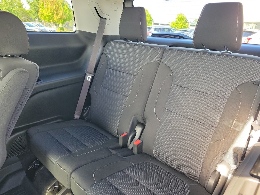 Used 2023 GMC Acadia SLE w/ Driver Convenience Package FWD image 31