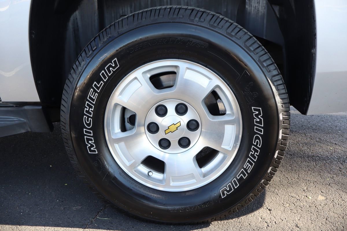 Used 2013 Chevrolet Suburban LT image 42