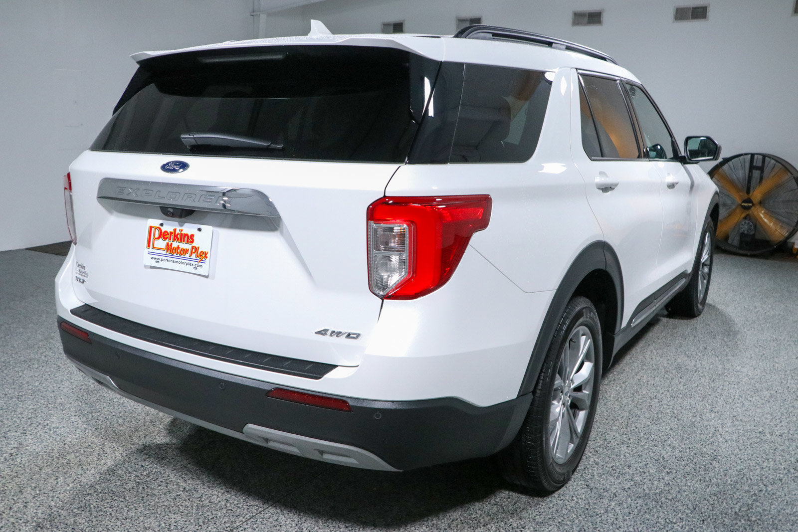 Used 2023 Ford Explorer XLT w/ Equipment Group 202A AWD/4WD image 7