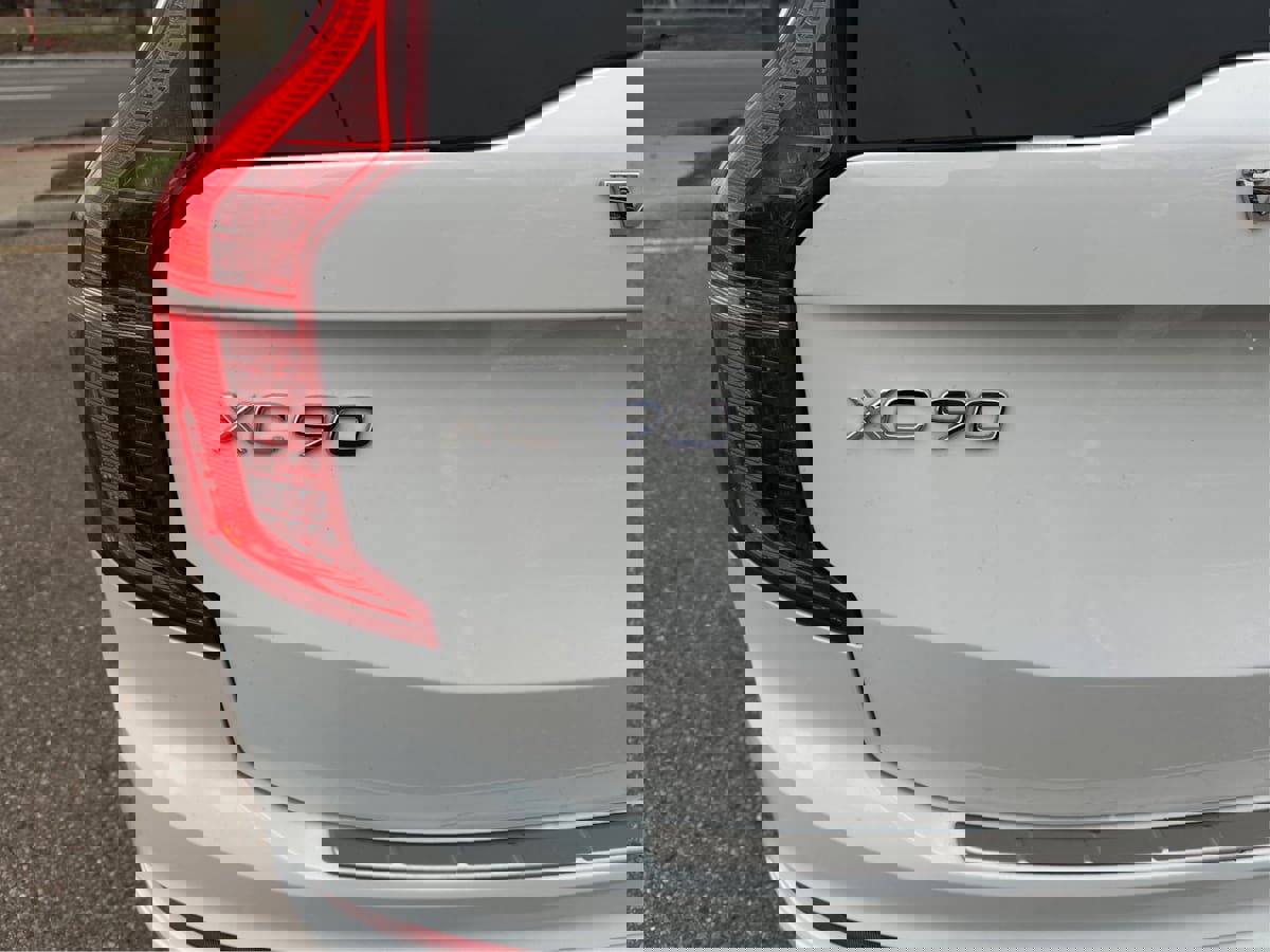 Used 2022 Volvo XC90 T5 Momentum w/ Protection Package Premier image 29