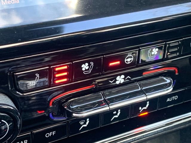 Used 2022 Jeep Grand Cherokee L Limited w/ Luxury Tech Group II image 24