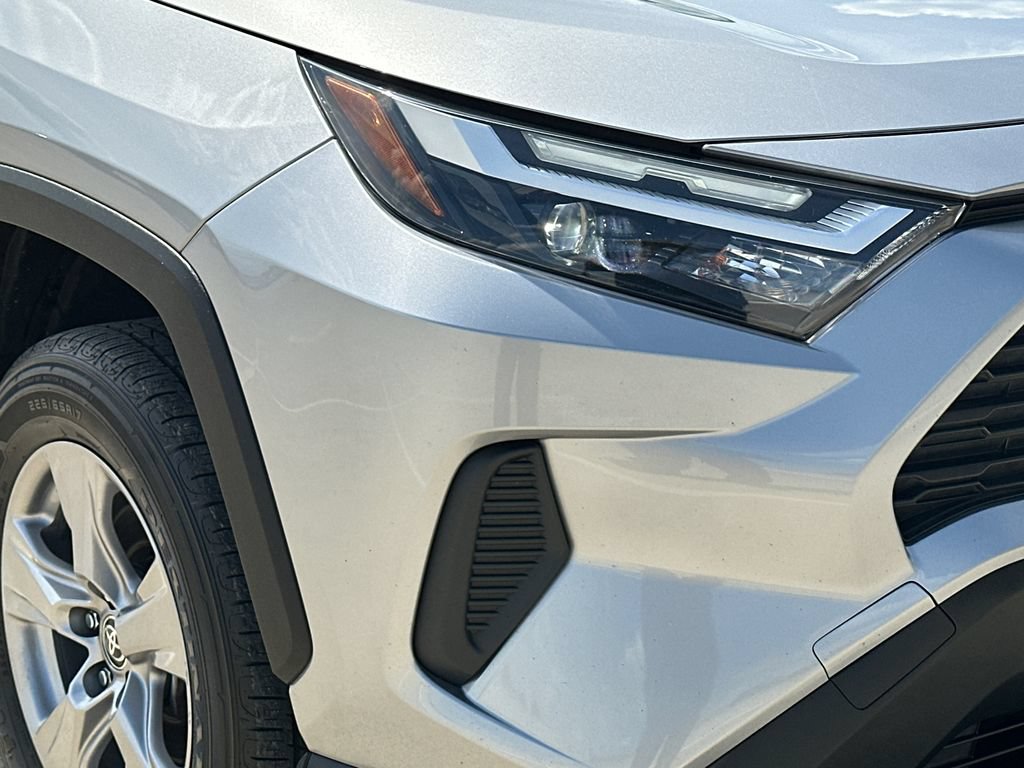 Used 2022 Toyota RAV4 XLE w/ Convenience Package AWD/4WD image 9