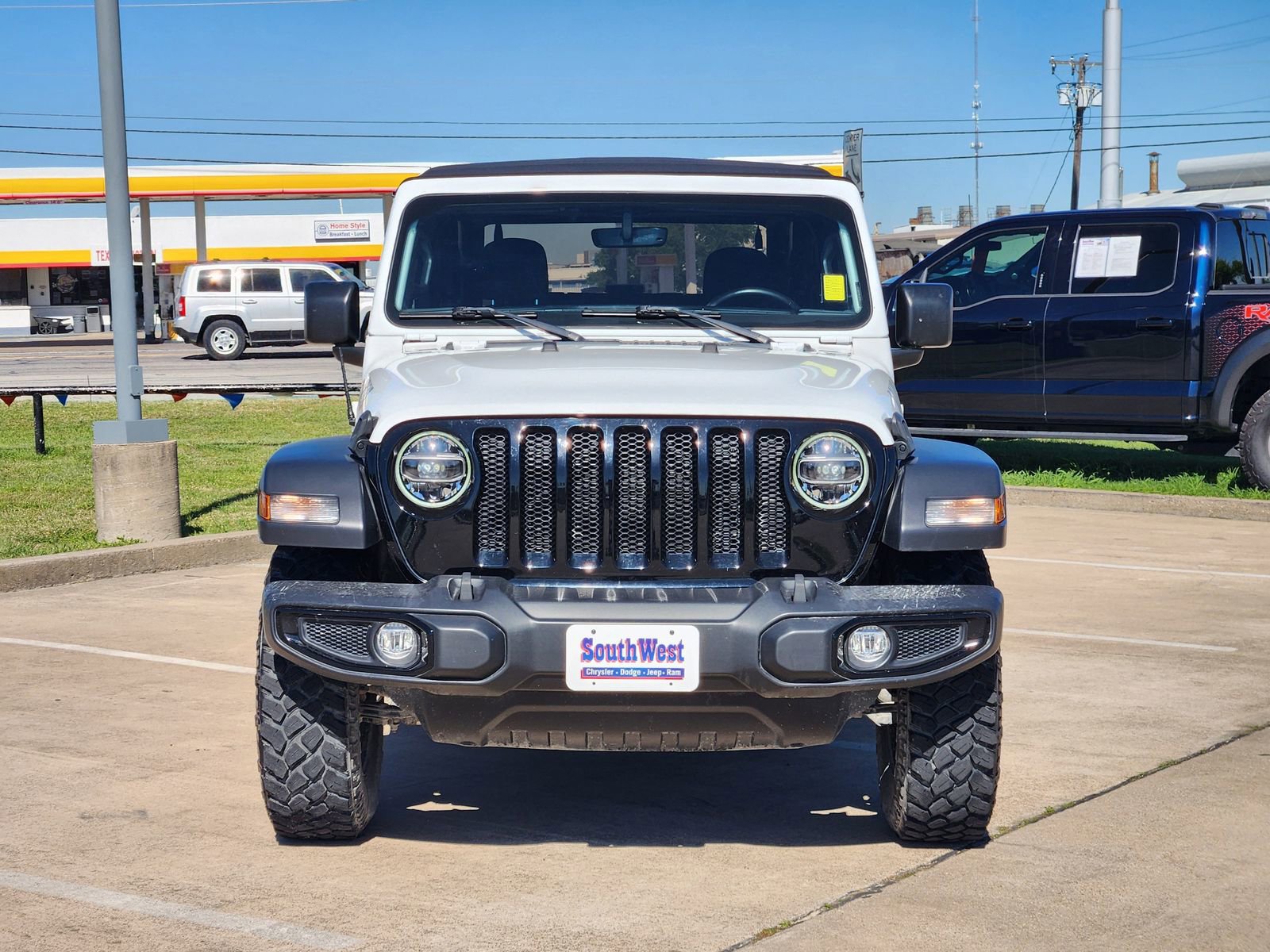 Used 2022 Jeep Wrangler Willys AWD/4WD image 6