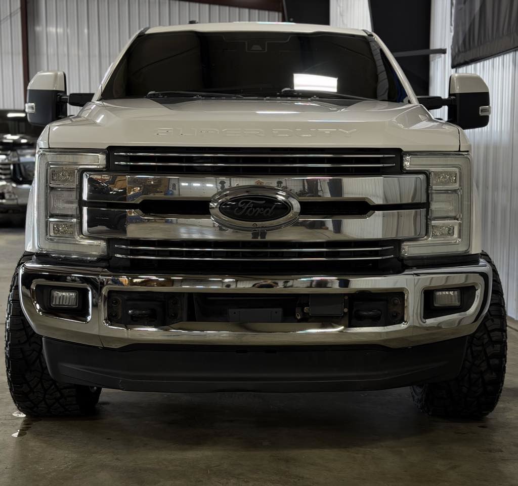 Used 2017 Ford F250 Lariat w/ Lariat Ultimate Package AWD/4WD image 3