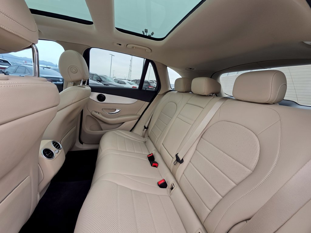 Used 2022 Mercedes-Benz GLC 300 image 21