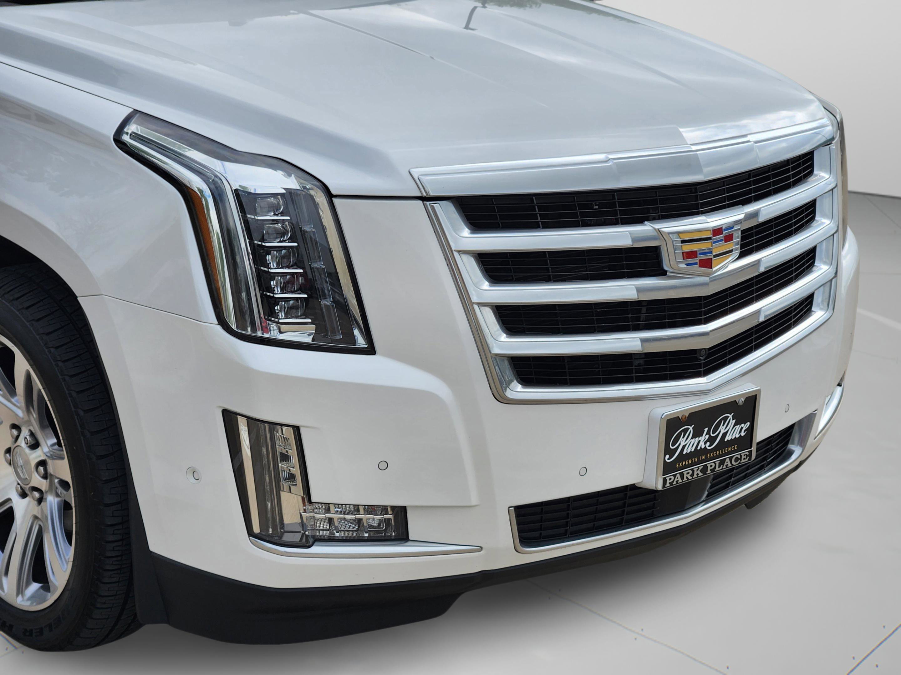 Used 2018 Cadillac Escalade ESV Premium Luxury AWD/4WD image 30