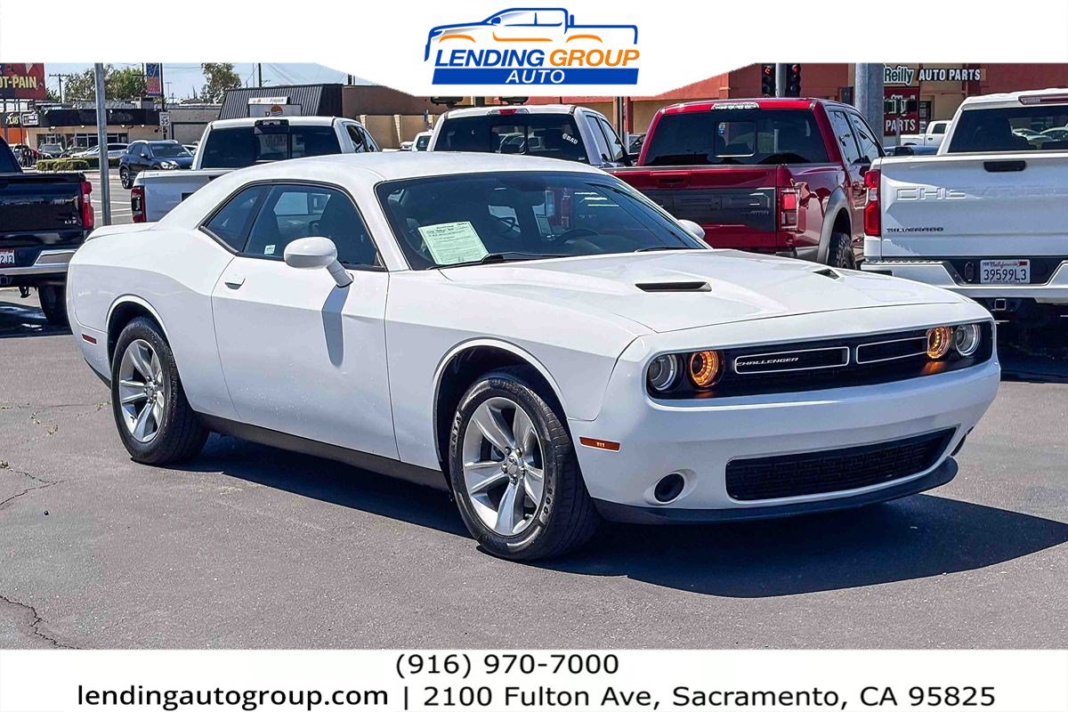 Used 2022 Dodge Challenger SXT RWD image 5