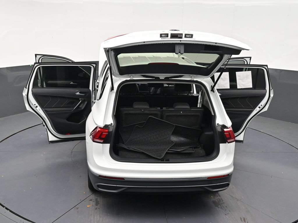 Used 2023 Volkswagen Tiguan SE FWD image 32