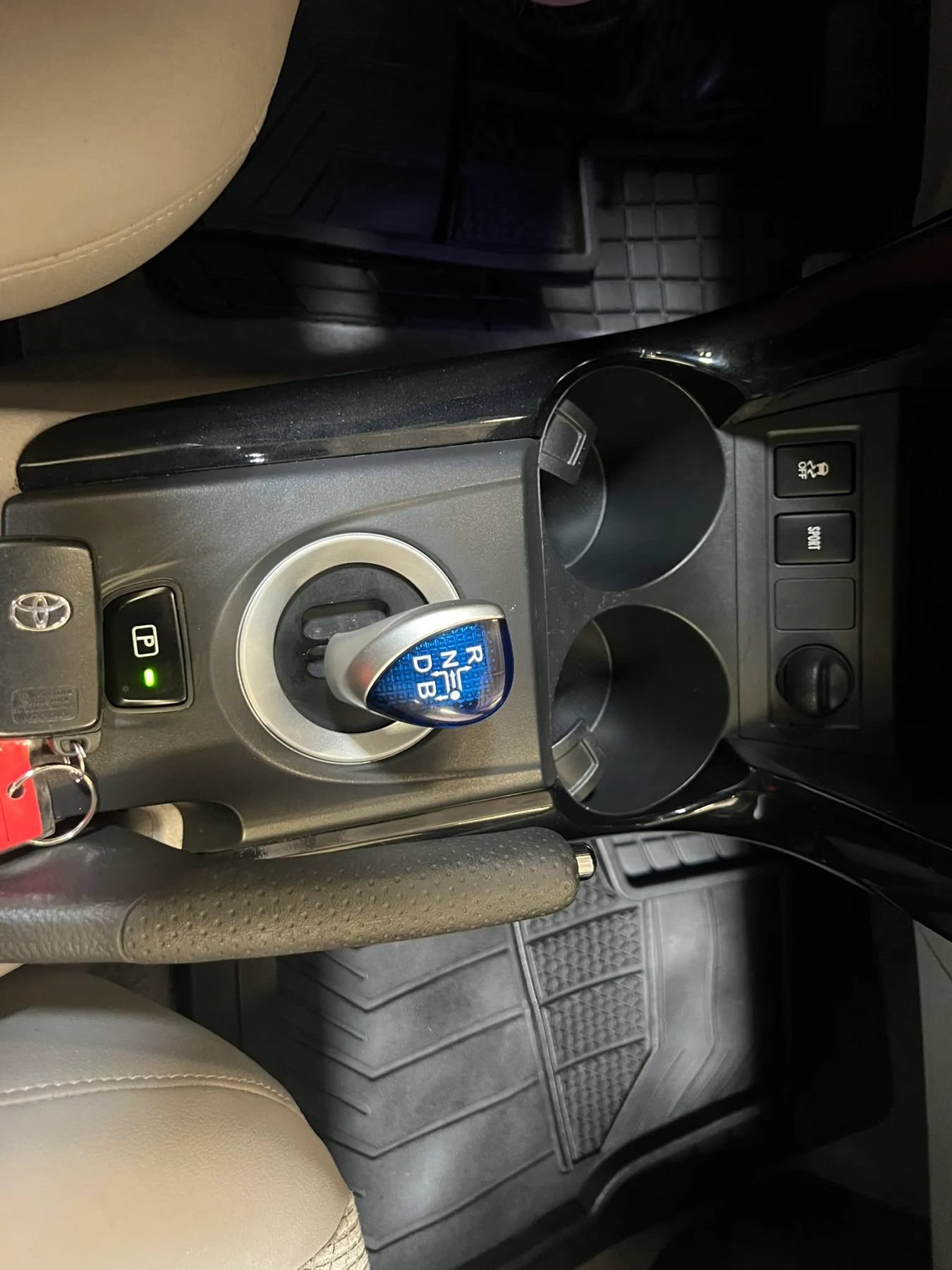Used 2014 Toyota RAV4 EV FWD image 21