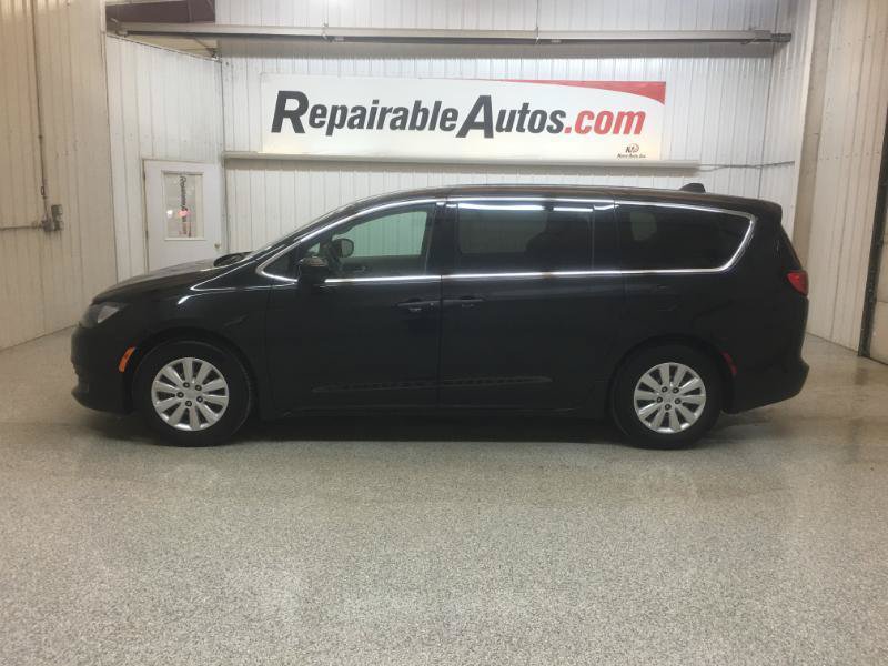 Used 2018 Chrysler Pacifica L FWD image 5