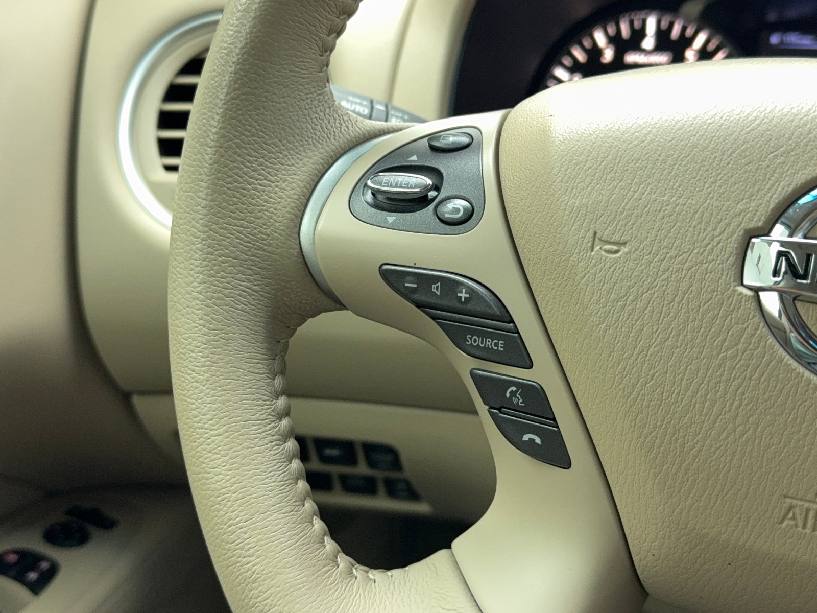Used 2014 Nissan Pathfinder SL w/ SL Premium Package FWD image 34
