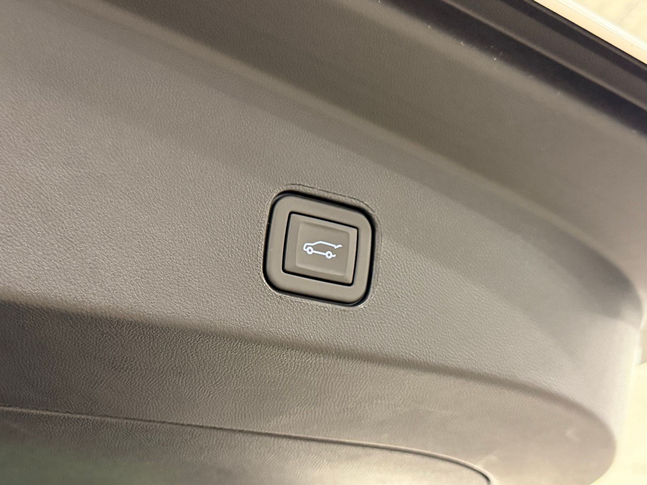Certified 2024 Cadillac Lyriq Luxury RWD image 44