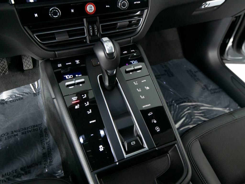 Certified 2025 Porsche Macan image 26