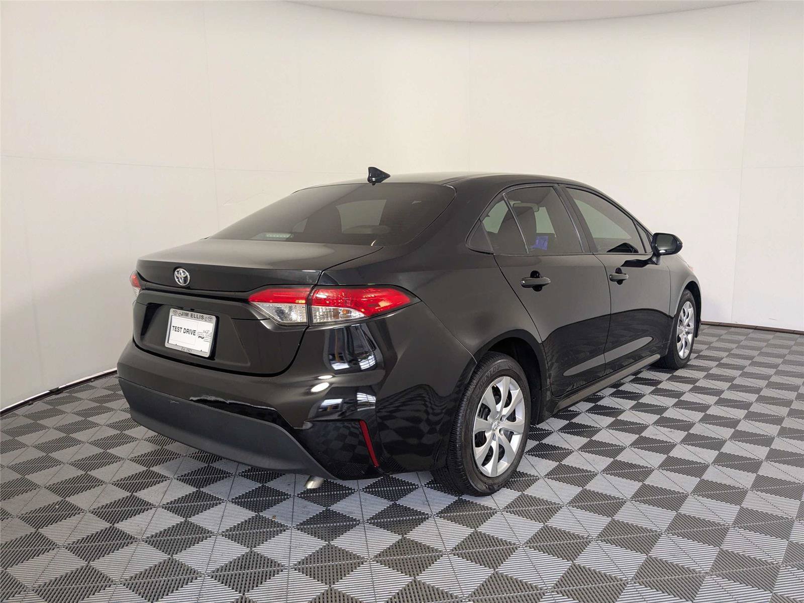 Certified 2023 Toyota Corolla LE FWD image 5