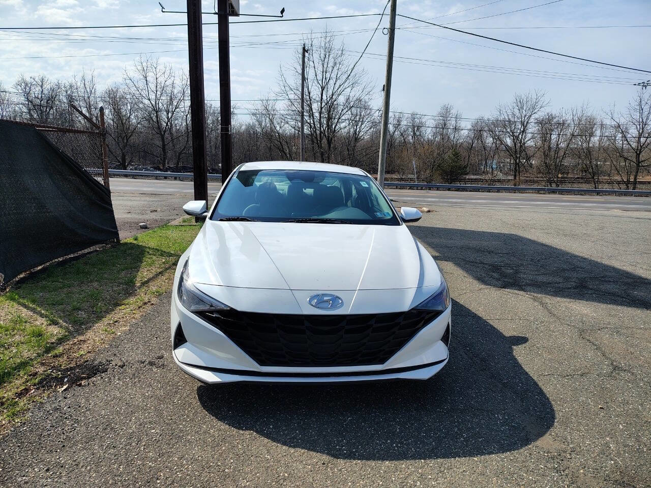 Used 2021 Hyundai Elantra SE image 1