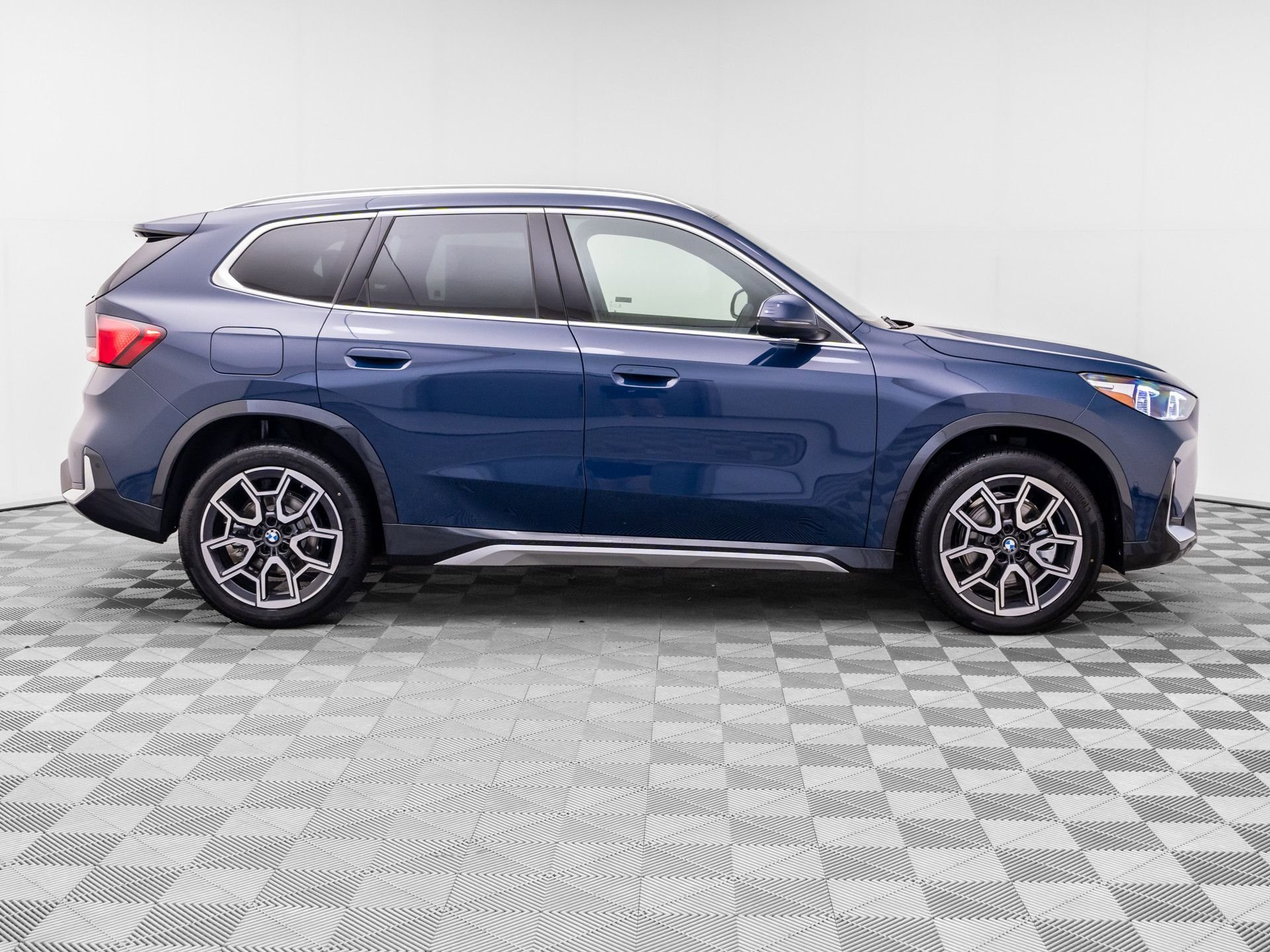 New 2026 BMW X1 xDrive28i w/ Convenience Package AWD/4WD image 8
