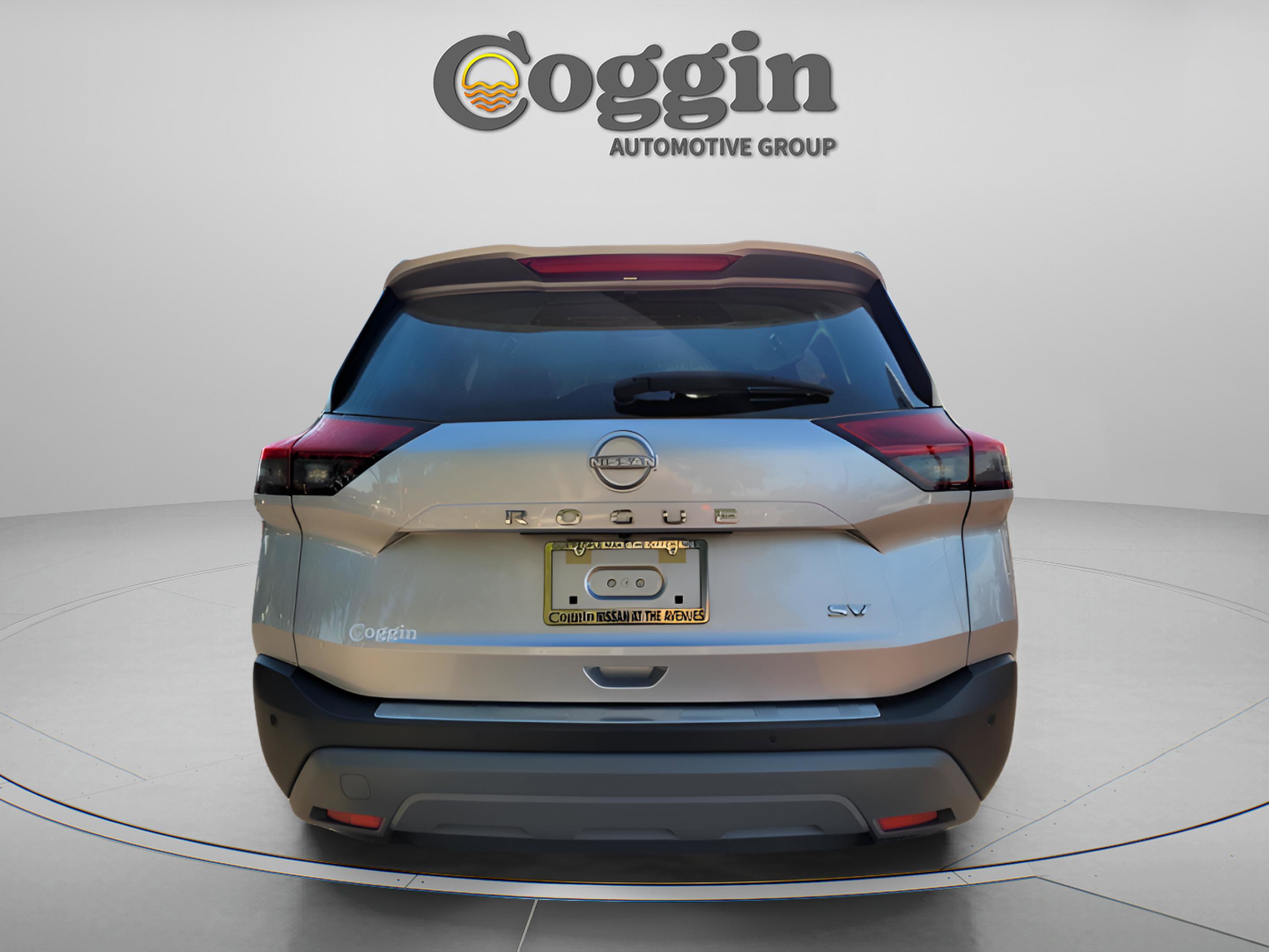 Used 2023 Nissan Rogue SV image 3