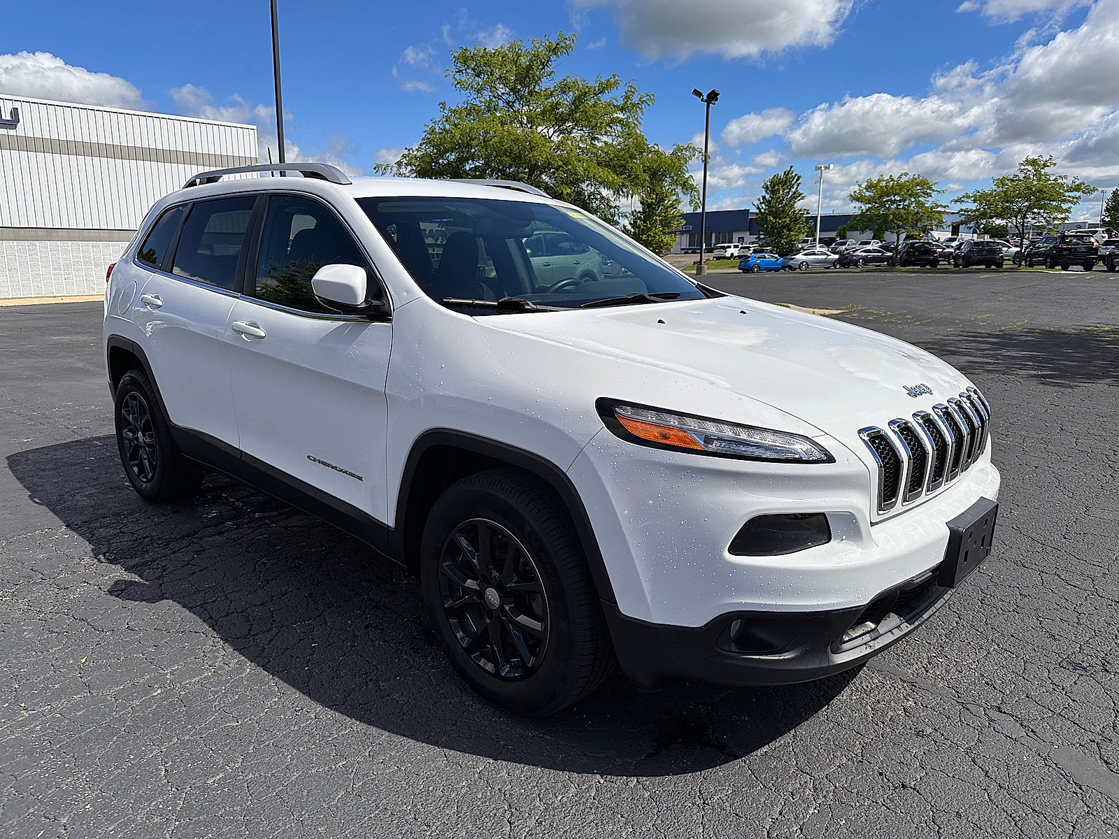 Used 2017 Jeep Cherokee Latitude w/ Safety/Convenience Group AWD/4WD image 1