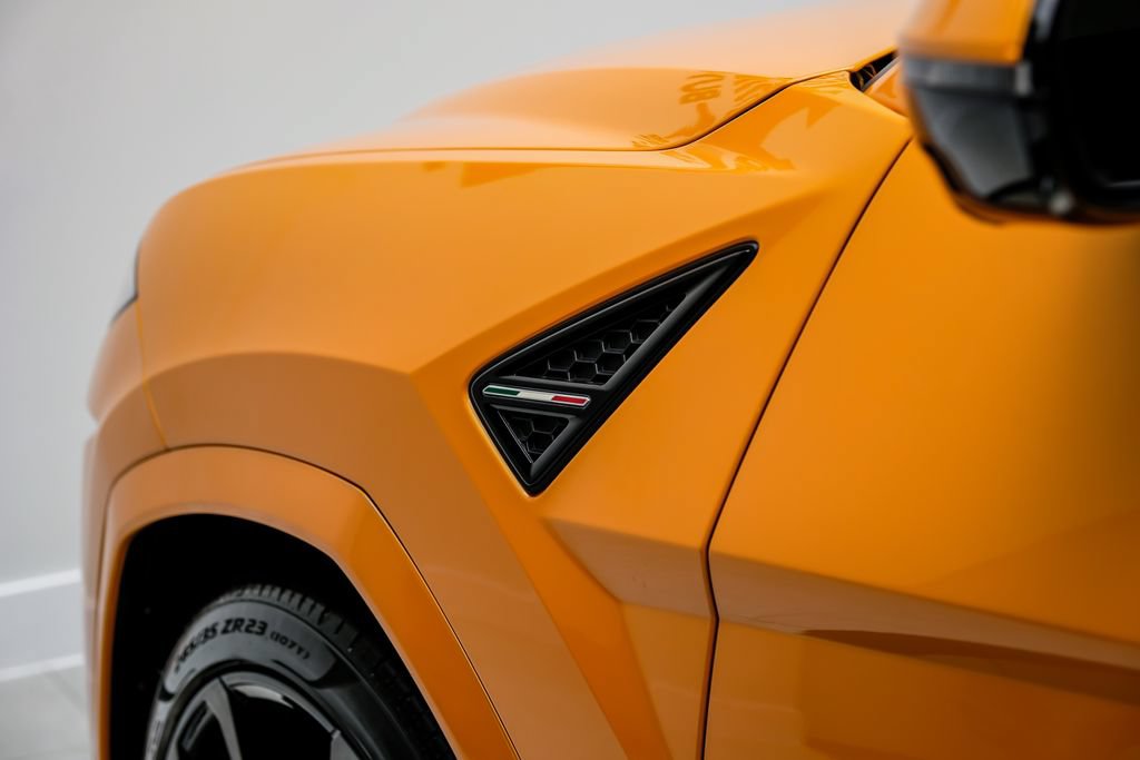 Used 2022 Lamborghini Urus AWD/4WD image 62