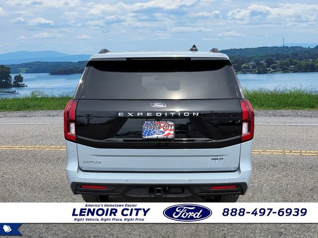 Used 2025 Ford Expedition Active RWD image 4