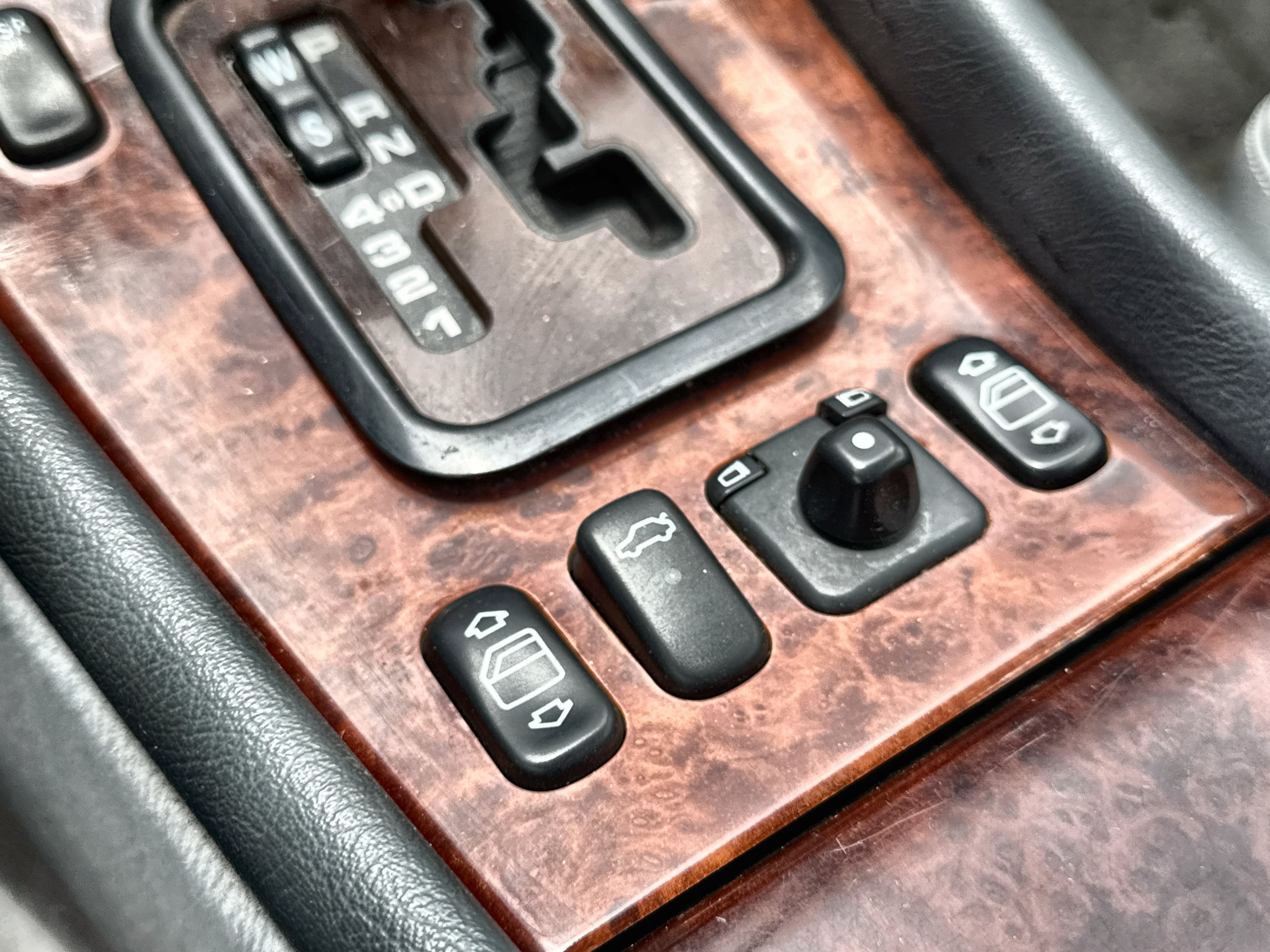 Used 1999 Mercedes-Benz CLK 320 Coupe image 33