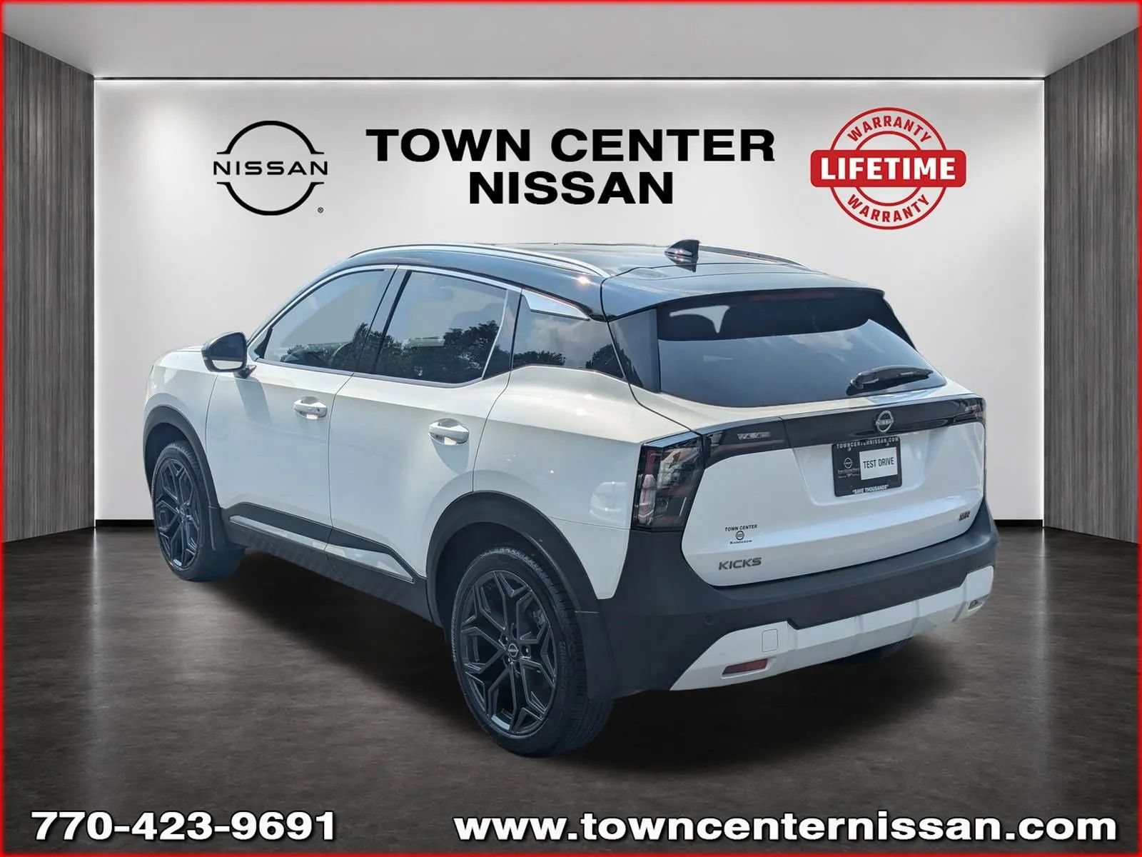Used 2025 Nissan Kicks SR w/ SR Premium Package FWD image 5