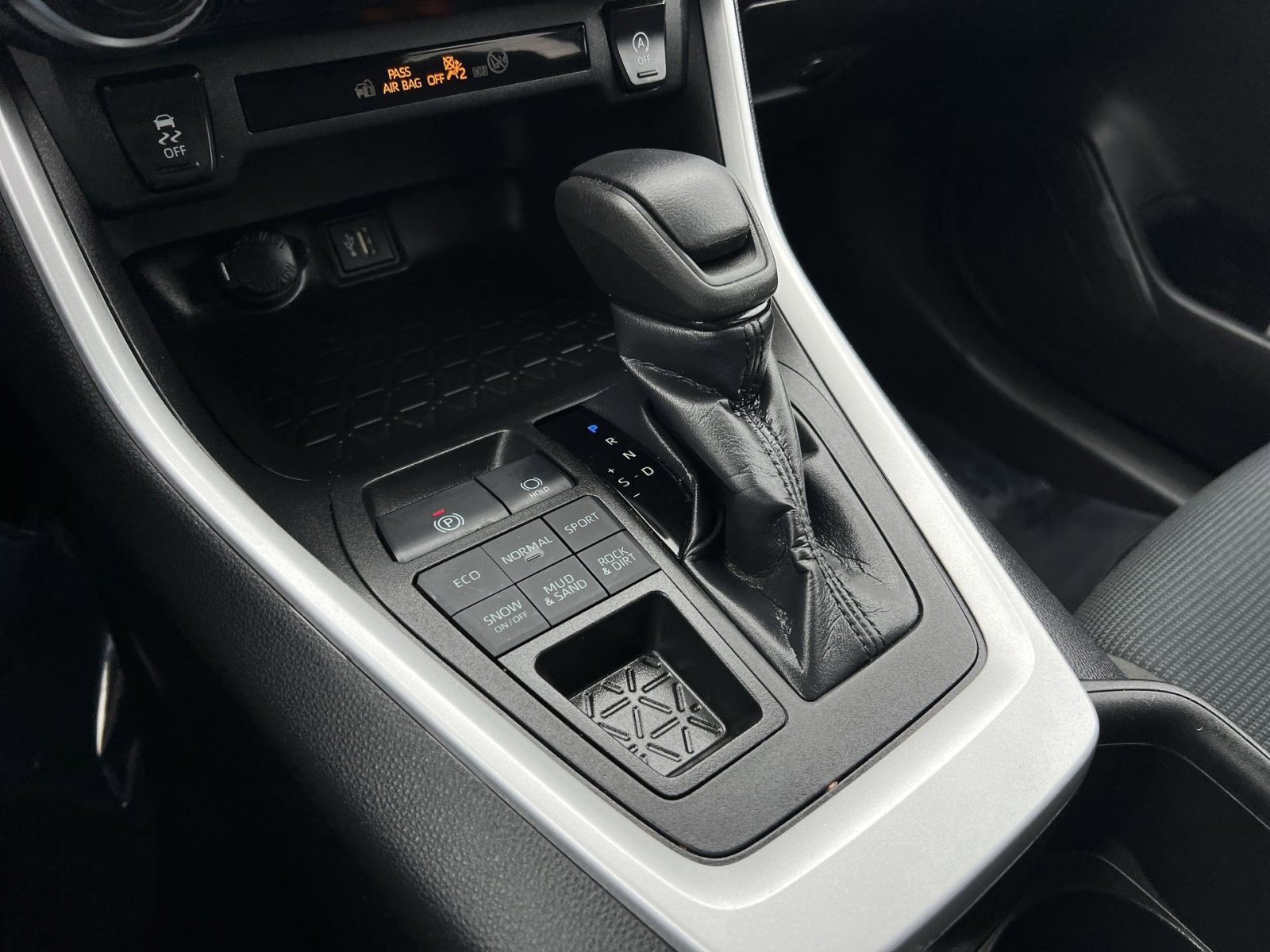 Used 2023 Toyota RAV4 LE image 20