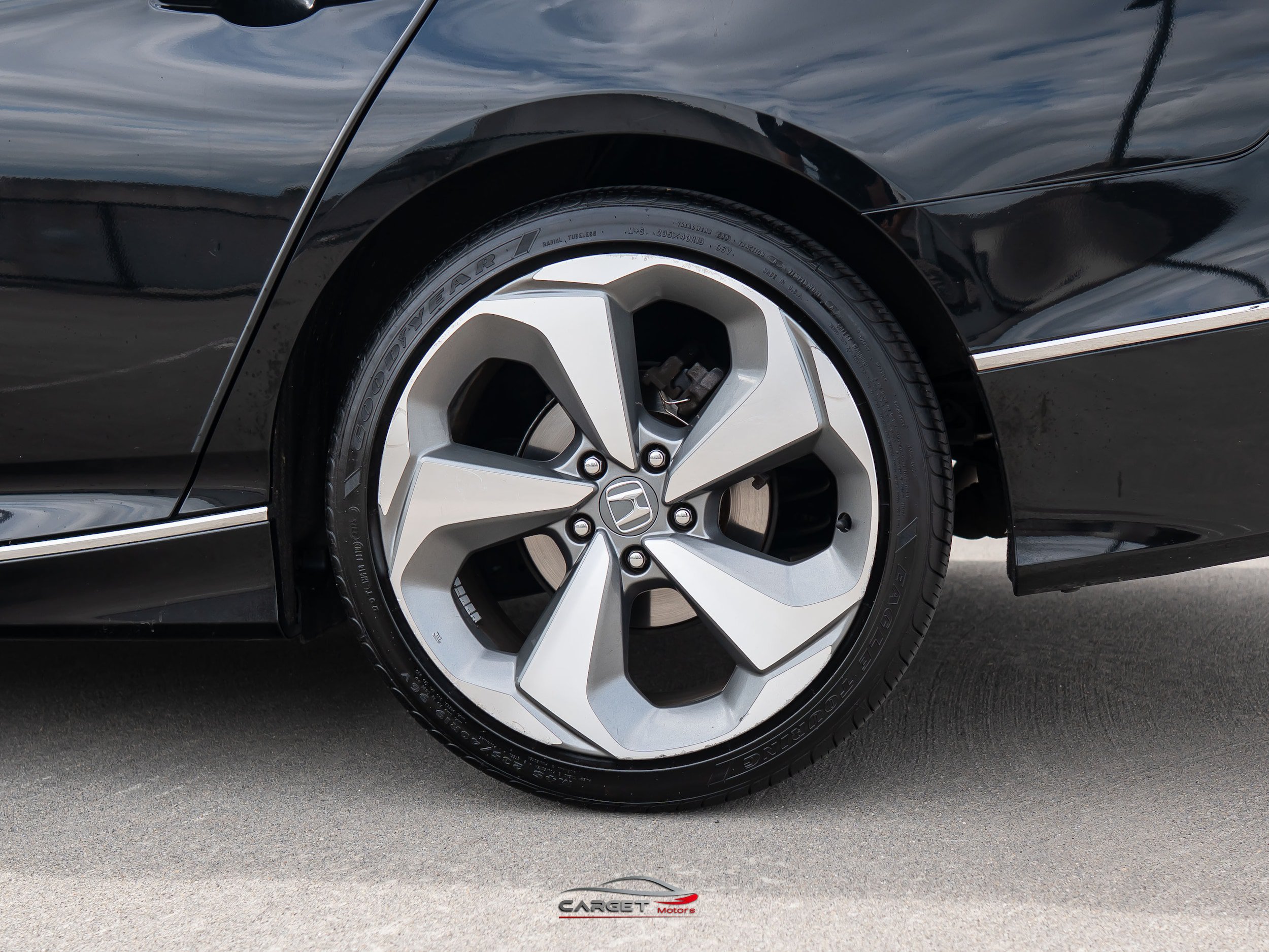 Used 2018 Honda Accord Touring image 11
