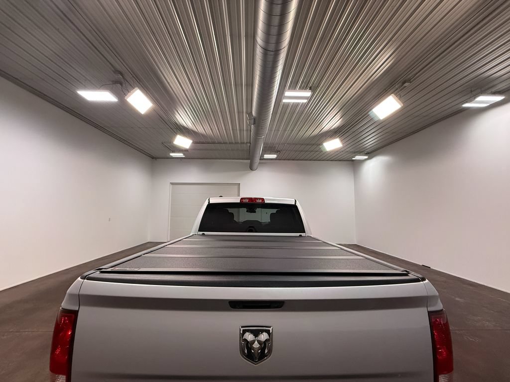 Used 2017 RAM 1500 Express RWD image 28