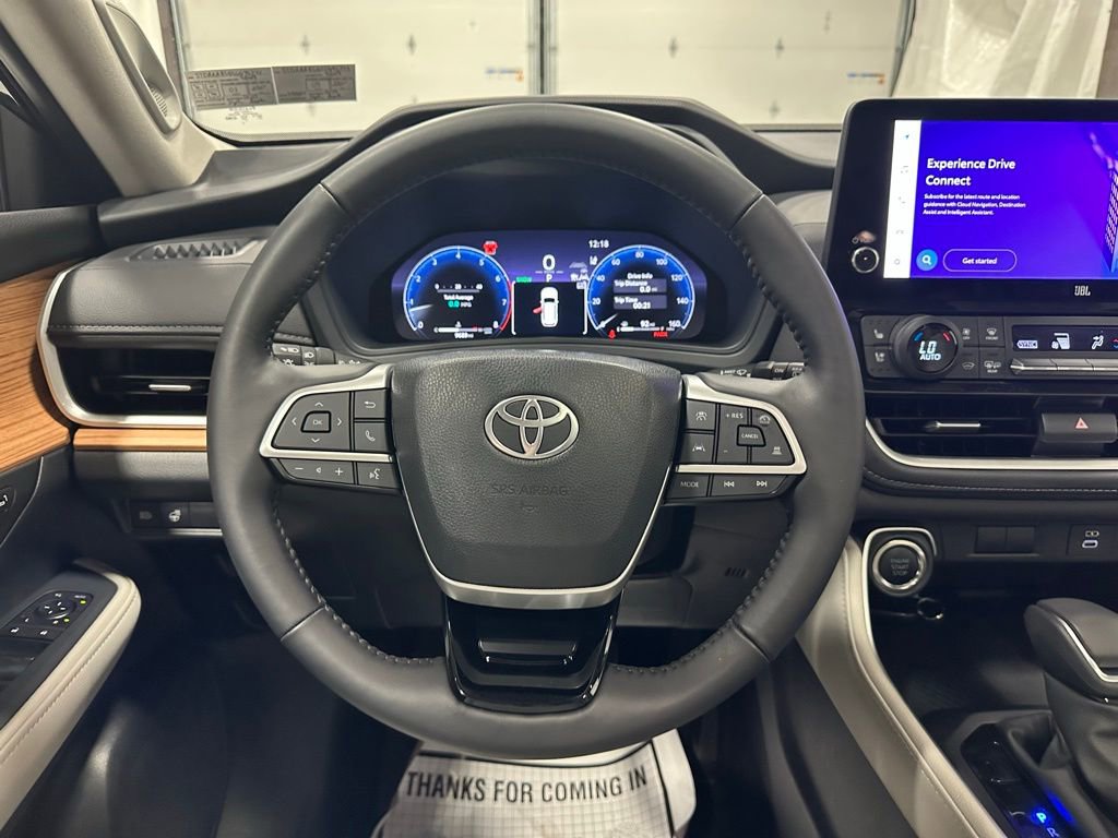 Used 2025 Toyota Grand Highlander AWD image 17