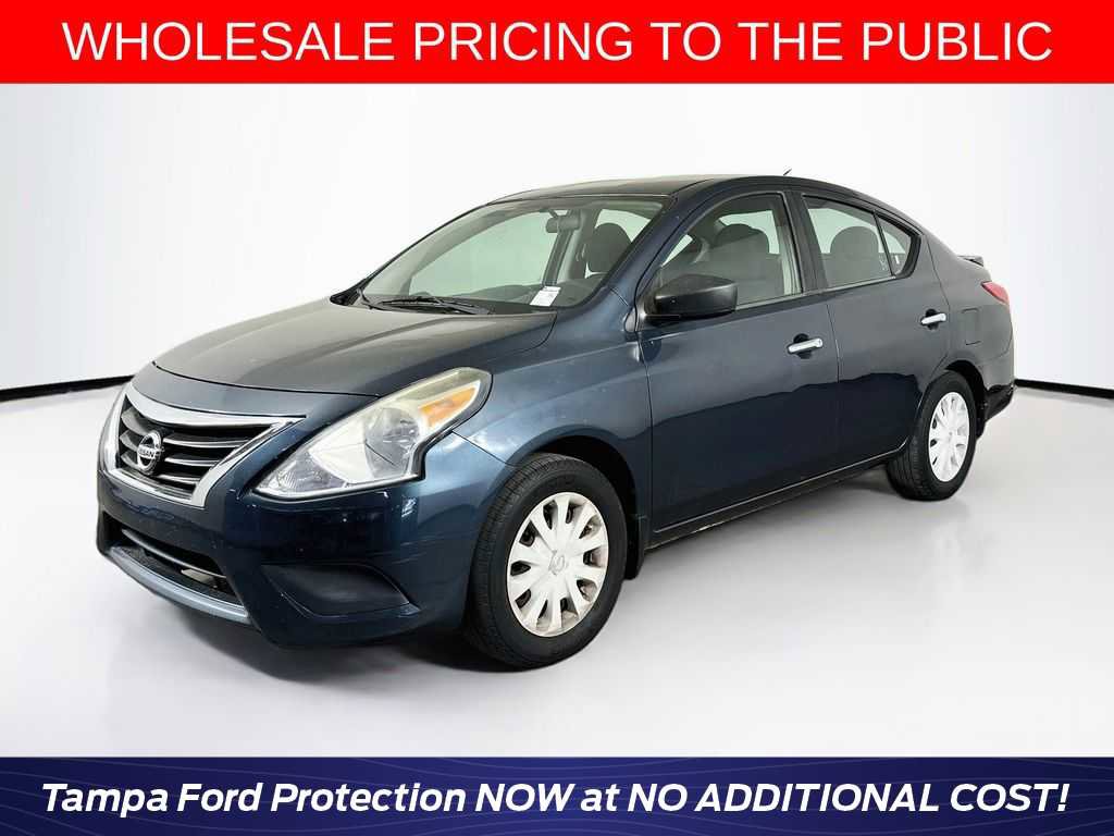 Used 2015 Nissan Versa SV FWD image 1