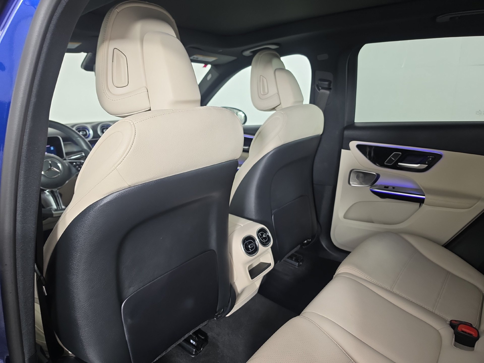 Used 2025 Mercedes-Benz GLC 300 image 34