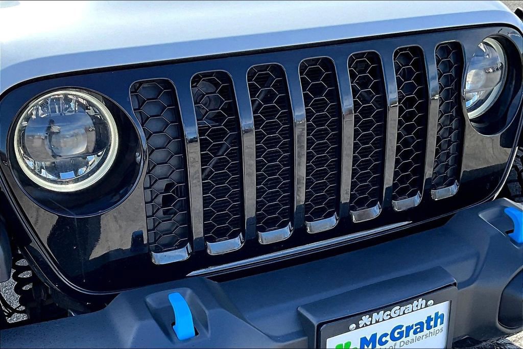 Used 2023 Jeep Wrangler Unlimited w/ Cold Weather Group AWD/4WD image 32